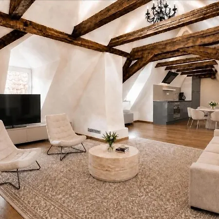 Iconic Mala Strana 2-bdrm Loft Near Charles Bridge * براغ