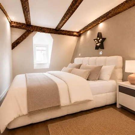 Iconic Mala Strana 2-bdrm Loft Near Charles Bridge * Prag