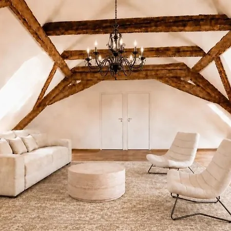 شقة Iconic Mala Strana 2-bdrm Loft Near Charles Bridge *