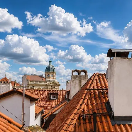 Iconic Mala Strana 2-bdrm Loft Near Charles Bridge براغ